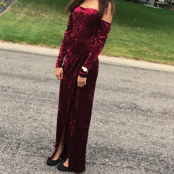 Holiday Party Velvet Maxi Dress - Picture 4 of 5